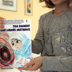 Tiga Sahabat dan Lubang Misterius 